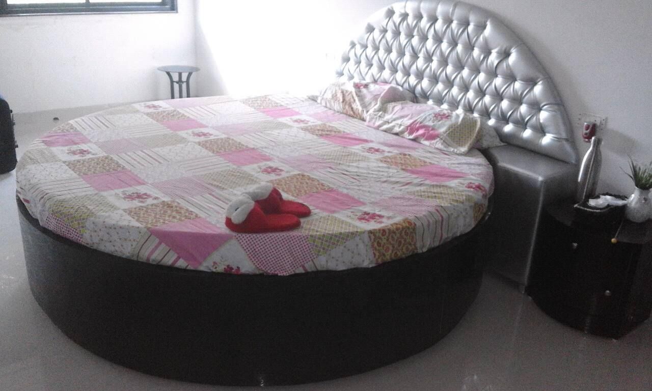 Modern Round Bed — Furniture
